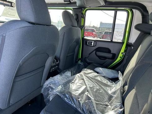 New 2025 Jeep Gladiator Sport image 14