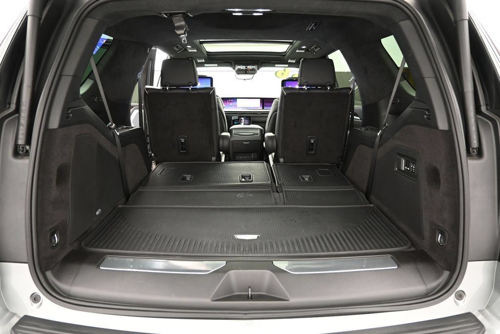 Used 2026 Cadillac Escalade Platinum Sport w/ LPO, ONYX Package AWD/4WD image 40