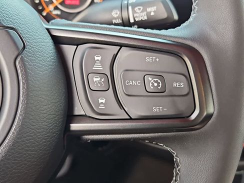 Used 2025 Jeep Gladiator Sport image 25