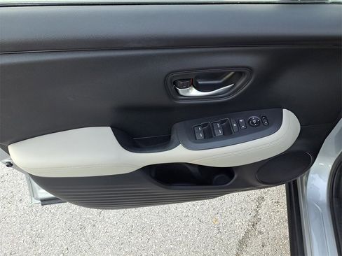 Used 2024 Honda HR-V LX image 15