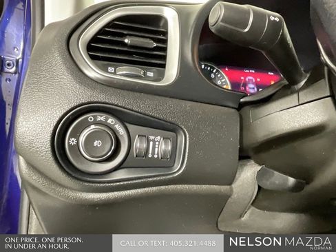 Used 2021 Jeep Renegade Latitude w/ Convenience Group FWD image 38