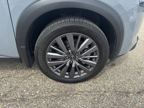 Used 2023 Nissan Pathfinder SL AWD/4WD image 14