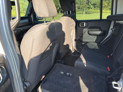 Used 2018 Jeep Wrangler Unlimited Sport AWD/4WD image 6