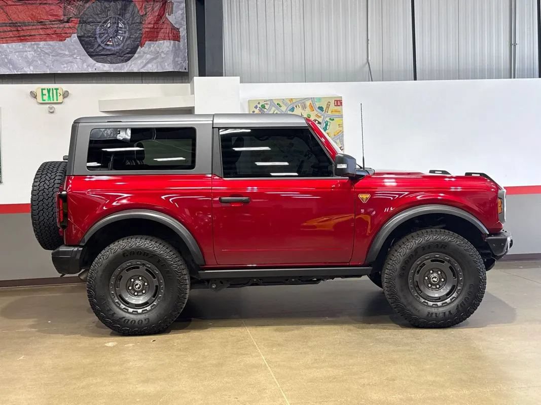 Used 2025 Ford Bronco Badlands AWD/4WD image 3