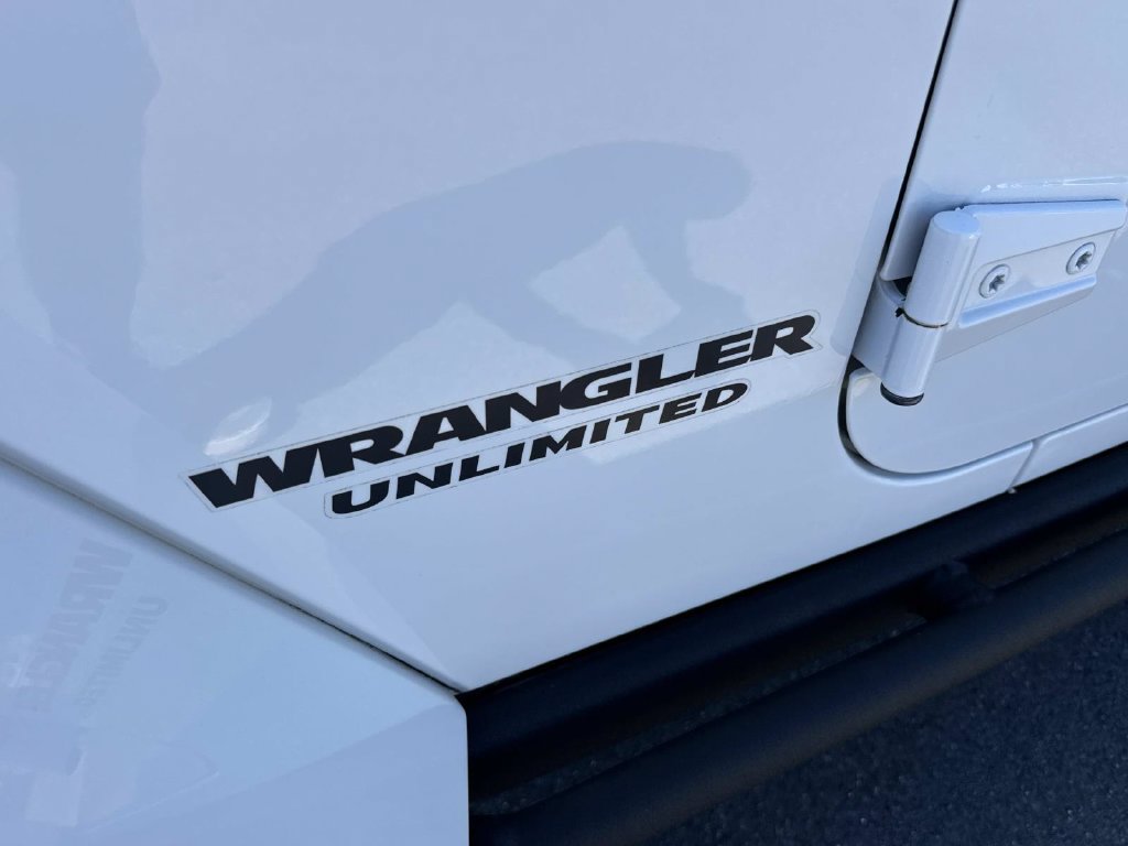 Used 2015 Jeep Wrangler Unlimited Rubicon AWD/4WD image 37