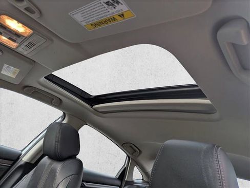 Used 2020 Honda Civic Touring image 19