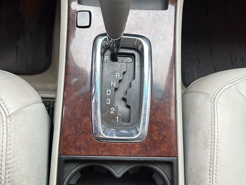 Used 2011 Buick Lucerne CXL image 24