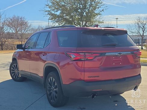 Used 2023 Chevrolet Traverse RS image 3