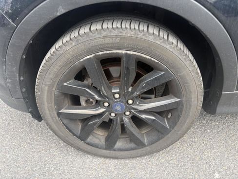 Used 2017 Ford Escape Titanium image 3