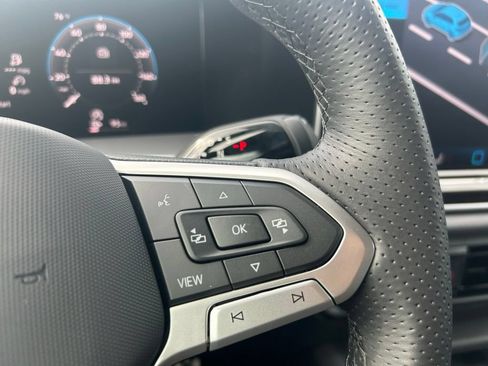 New 2026 Volkswagen Tiguan SE R-Line FWD image 21