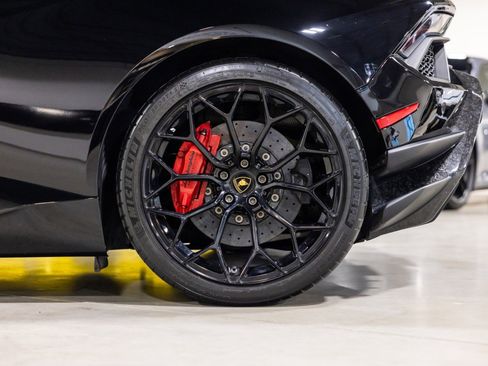 Used 2018 Lamborghini Huracan Performante image 20