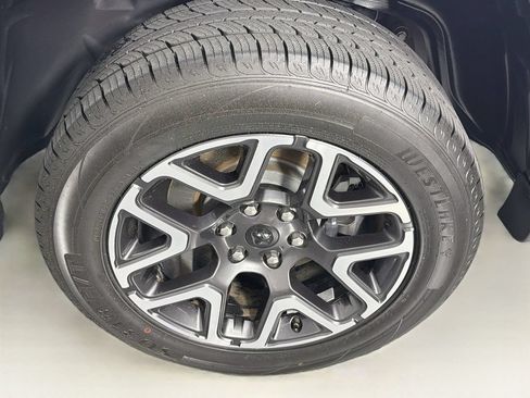 Used 2025 RAM 1500 Laramie AWD/4WD image 32