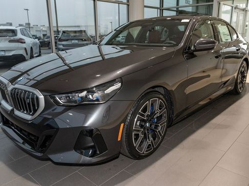 New 2026 BMW i5 eDrive40 w/ M Sport Package image 3