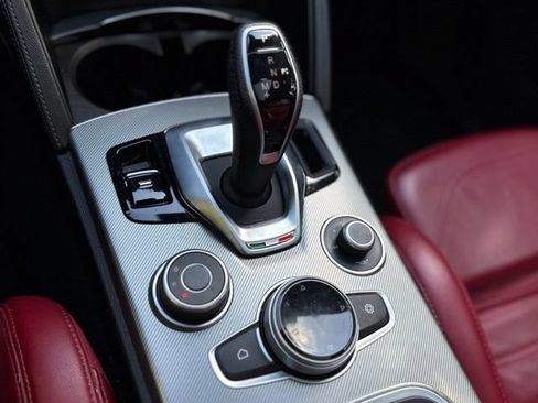 Used 2022 Alfa Romeo Stelvio Veloce AWD/4WD image 24
