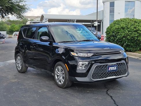 Used 2021 Kia Soul LX image 3