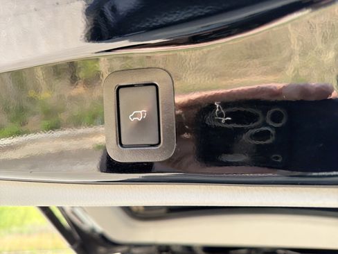 Used 2019 Toyota Highlander Limited Platinum image 19