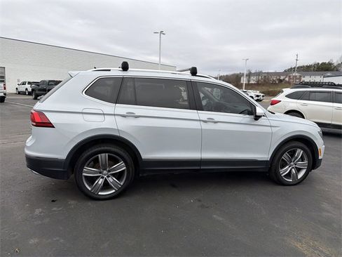 Used 2018 Volkswagen Tiguan SEL Premium image 3