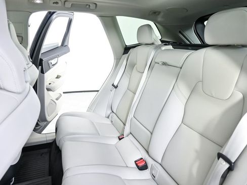 Used 2023 Volvo XC60 B5 Plus w/ Climate Package FWD image 22