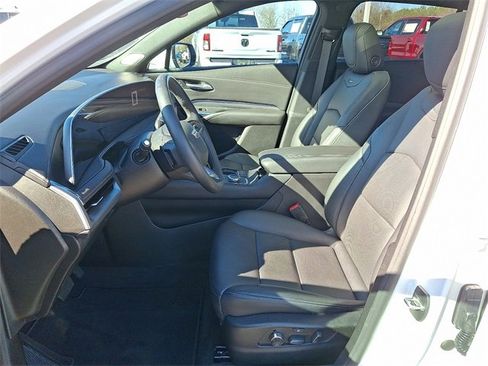 Used 2024 Cadillac XT4 Premium Luxury image 10