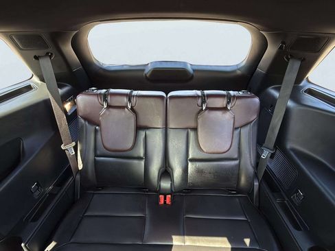 Used 2023 Ford Explorer Platinum w/ Technology Package AWD/4WD image 19
