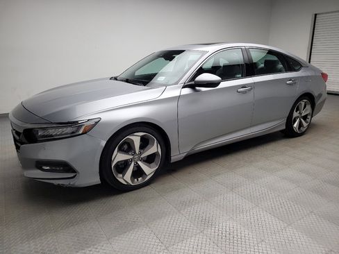 Used 2018 Honda Accord Touring image 2