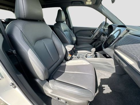 Used 2025 Subaru Forester Limited AWD/4WD image 35