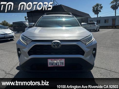 Used 2021 Toyota RAV4 XLE AWD/4WD image 2