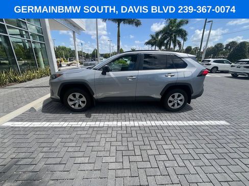 Used 2019 Toyota RAV4 LE AWD/4WD image 4