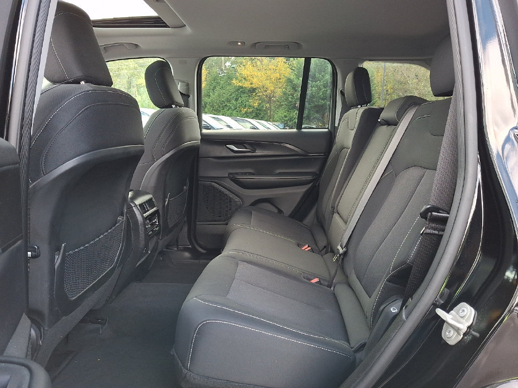 Certified 2023 Jeep Grand Cherokee Laredo X AWD/4WD image 10