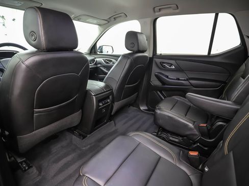 Used 2021 Chevrolet Traverse LT image 20