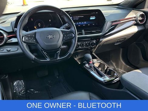 Used 2025 Chevrolet Trax RS w/ Driver Confidence Package image 2