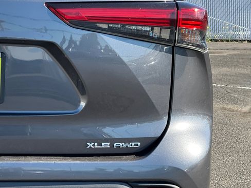 Used 2020 Toyota Highlander XLE image 24