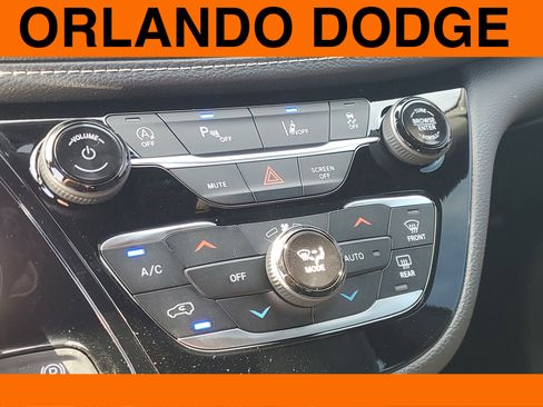 New 2026 Chrysler Pacifica Select image 17