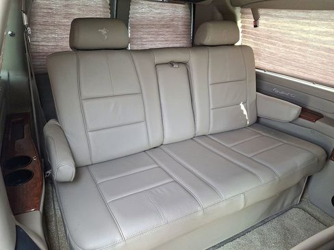 Used 2018 Chevrolet Express 2500 w/ Enhanced Convenience Package image 10