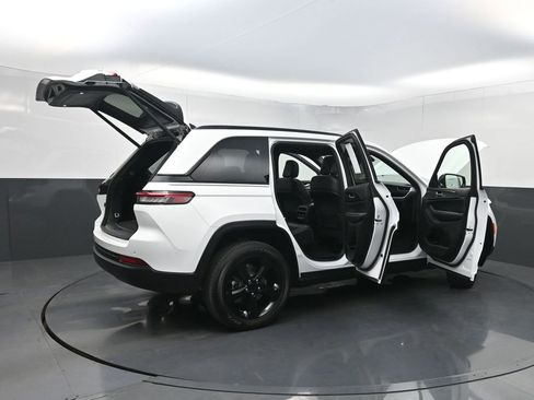 Used 2023 Jeep Grand Cherokee Altitude AWD/4WD image 41