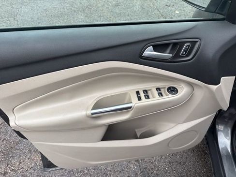 Used 2016 Ford Escape SE w/ Equipment Group 201A image 18