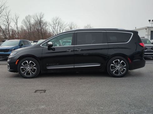 Used 2024 Chrysler Pacifica Pinnacle image 8