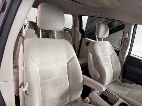Used 2014 Dodge Grand Caravan SXT w/ UConnect Hands-Free Group FWD image 21