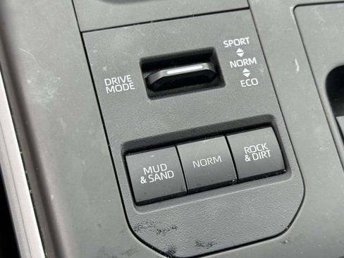 Used 2023 Toyota Highlander XLE AWD/4WD image 40