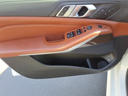 Used 2022 BMW X5 xDrive45e w/ M Sport Package image 15