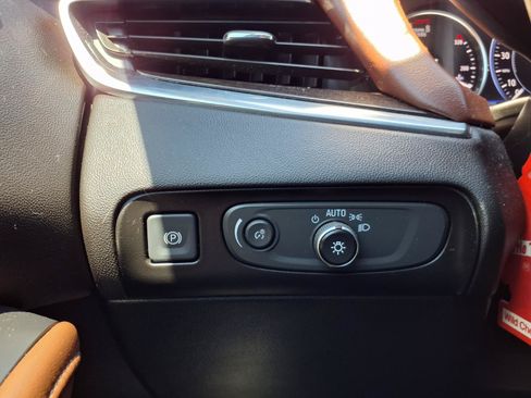 Used 2021 Buick Enclave Avenir w/ Avenir Technology Package FWD image 25