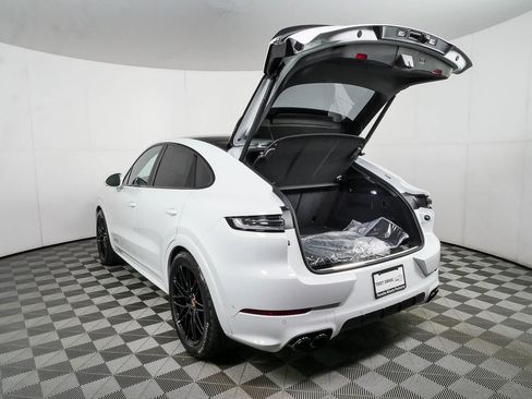 New 2026 Porsche Cayenne GTS AWD/4WD image 34