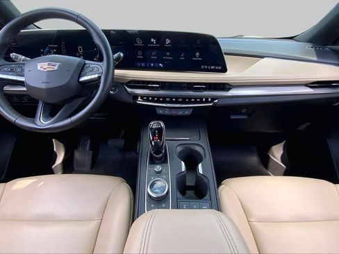 Used 2024 Cadillac XT4 Luxury w/ Cold Weather Package FWD image 15