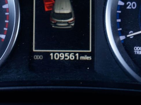 Used 2017 Toyota Highlander LE image 21