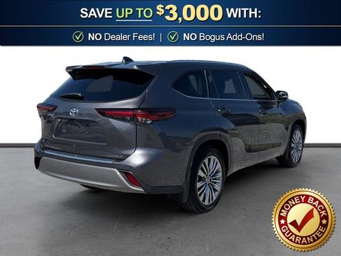 Used 2024 Toyota Highlander Platinum image 7