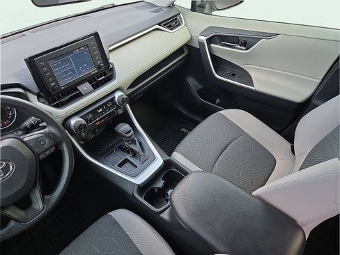 Used 2020 Toyota RAV4 XLE FWD image 12