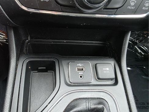 Used 2020 Jeep Cherokee Latitude Plus w/ Cold Weather Group image 22