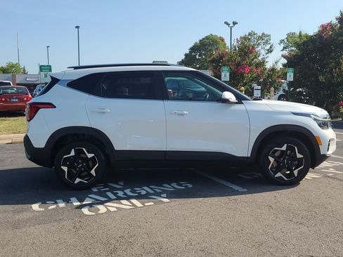 Used 2024 Kia Seltos EX AWD/4WD image 4