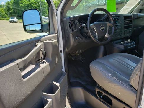 Used 2017 Chevrolet Express 2500 RWD image 10