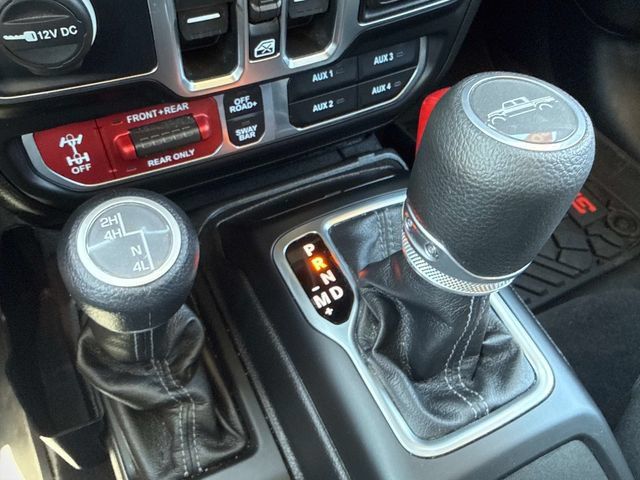 Used 2025 Jeep Gladiator Rubicon w/ Convenience Group AWD/4WD image 32